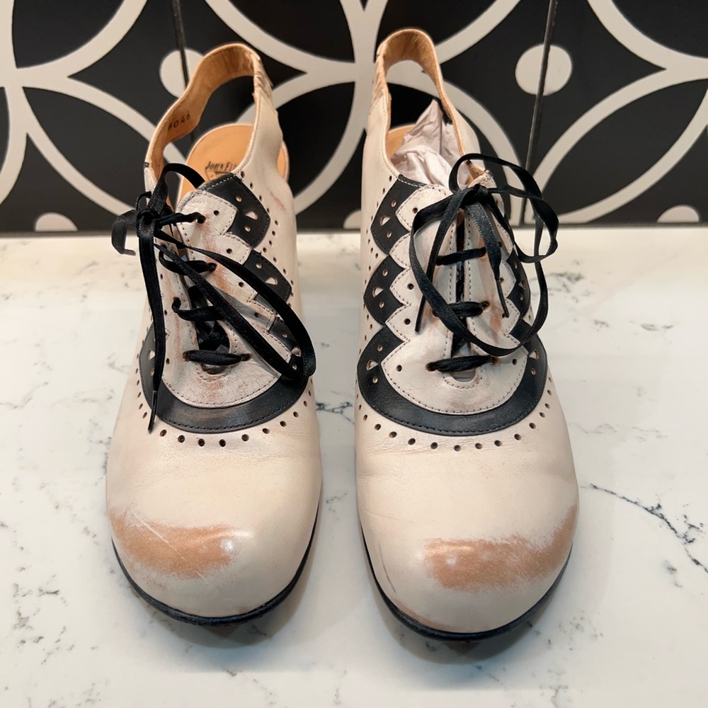 EUC Fluevog Bellevue Etta Place Peachy White & Black W10.5